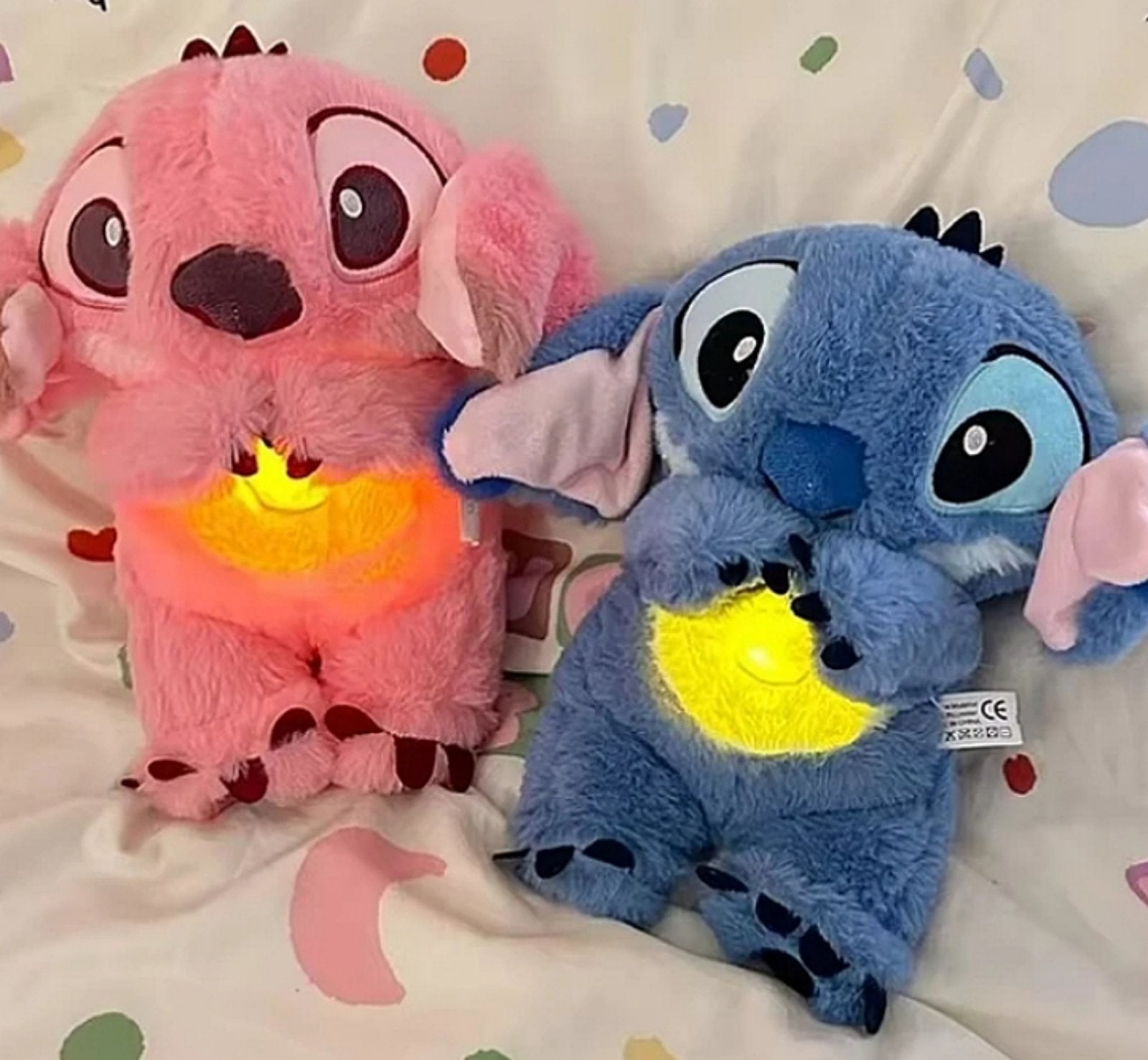 Plišana igračka u mraku sa svetlećim stomakom – savršen noćni saputnik za spavanje