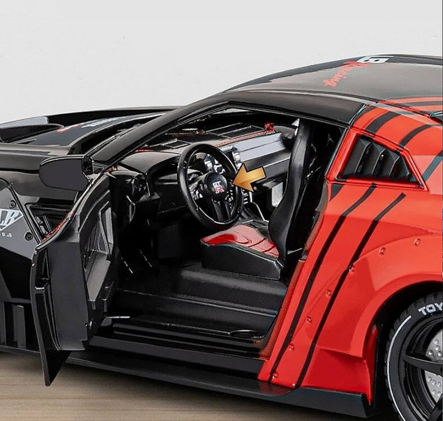 🏁 Nissan GT-R R35 – Metalni model sa svetlosnim i dimnim efektima!