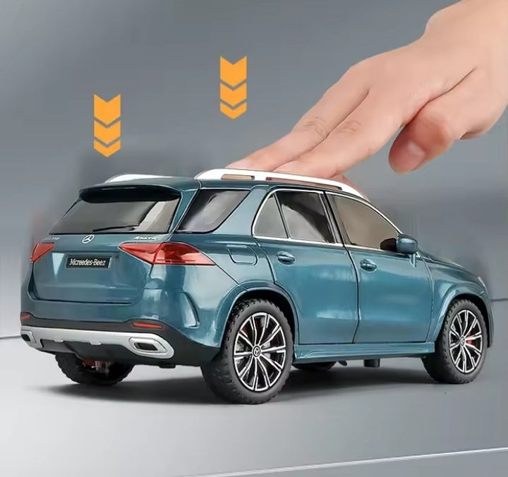 🚗 Mercedes GLS 350 – Metalni model sa svetlosnim i muzičkim efektima