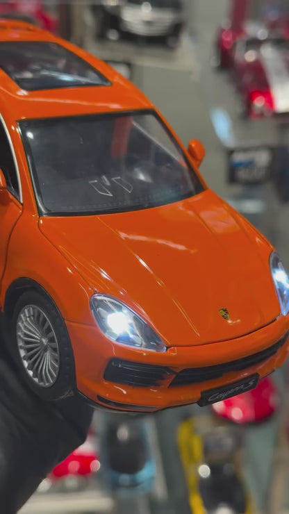 🚘 Porsche Cayenne S 1:24 – Metalni Auto sa Svetlom, Zvukom i Mehanizmom na Potezanje