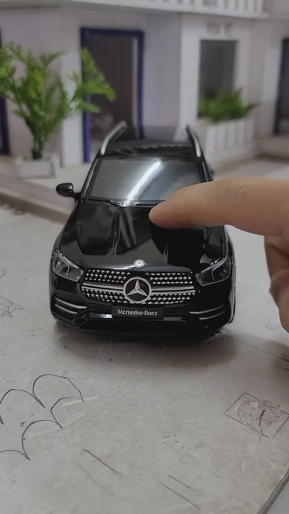 🚗 Mercedes GLS 350 – Metalni model sa svetlosnim i muzičkim efektima