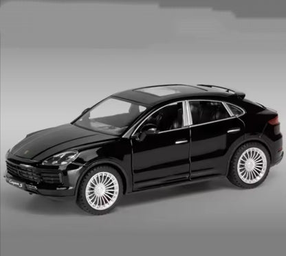 🚘 Porsche Cayenne S 1:24 – Metalni Auto sa Svetlom, Zvukom i Mehanizmom na Potezanje