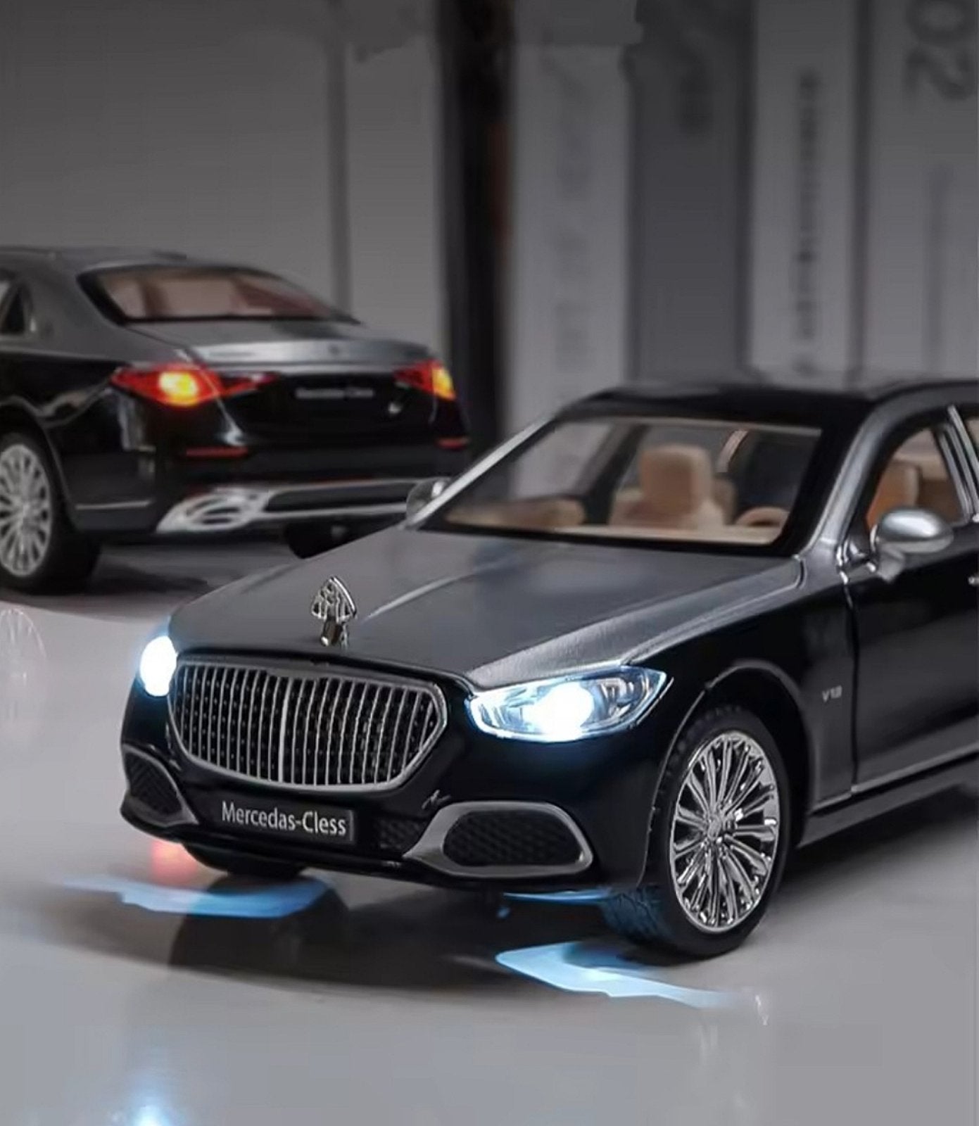 Mercedes Maybach S680 – Luksuzni Metalni Model 1:24 sa Svetlima i Zvukom