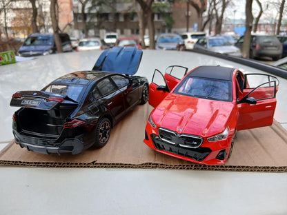 🚘 BMW i5 M60 – Premium metalni model 1:24