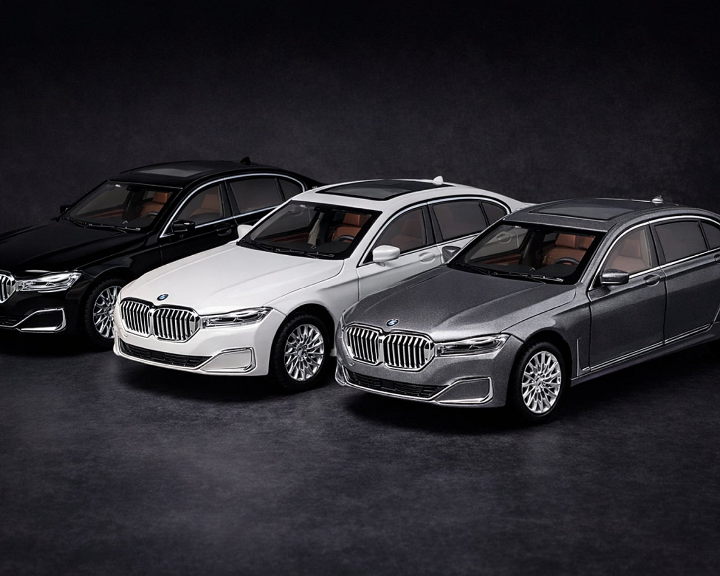 🚘 Luksuzni metalni auto 760Li V12 sa personalizovanim tablicama