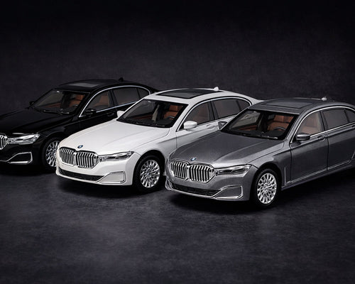 🚘 Luksuzni metalni auto 760Li V12 sa personalizovanim tablicama