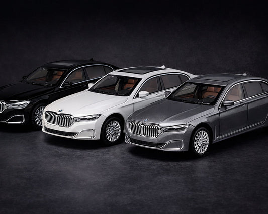 🚘 Luksuzni metalni auto 760Li V12 sa personalizovanim tablicama