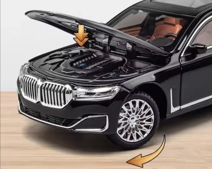 🚘 Luksuzni metalni auto 760Li V12 sa personalizovanim tablicama