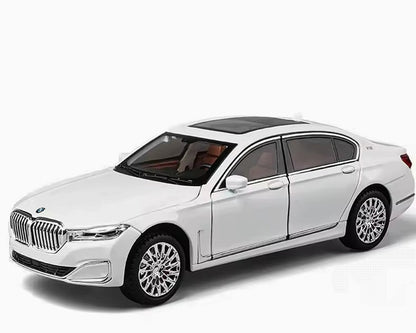 🚘 Luksuzni metalni auto 760Li V12 sa personalizovanim tablicama