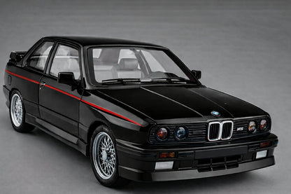 🏁 BMW M3 E30 – full metalan 1:24 sa personalizovanim tablicama