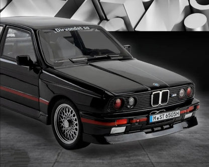 🏁 BMW M3 E30 – full metalan 1:24 sa personalizovanim tablicama