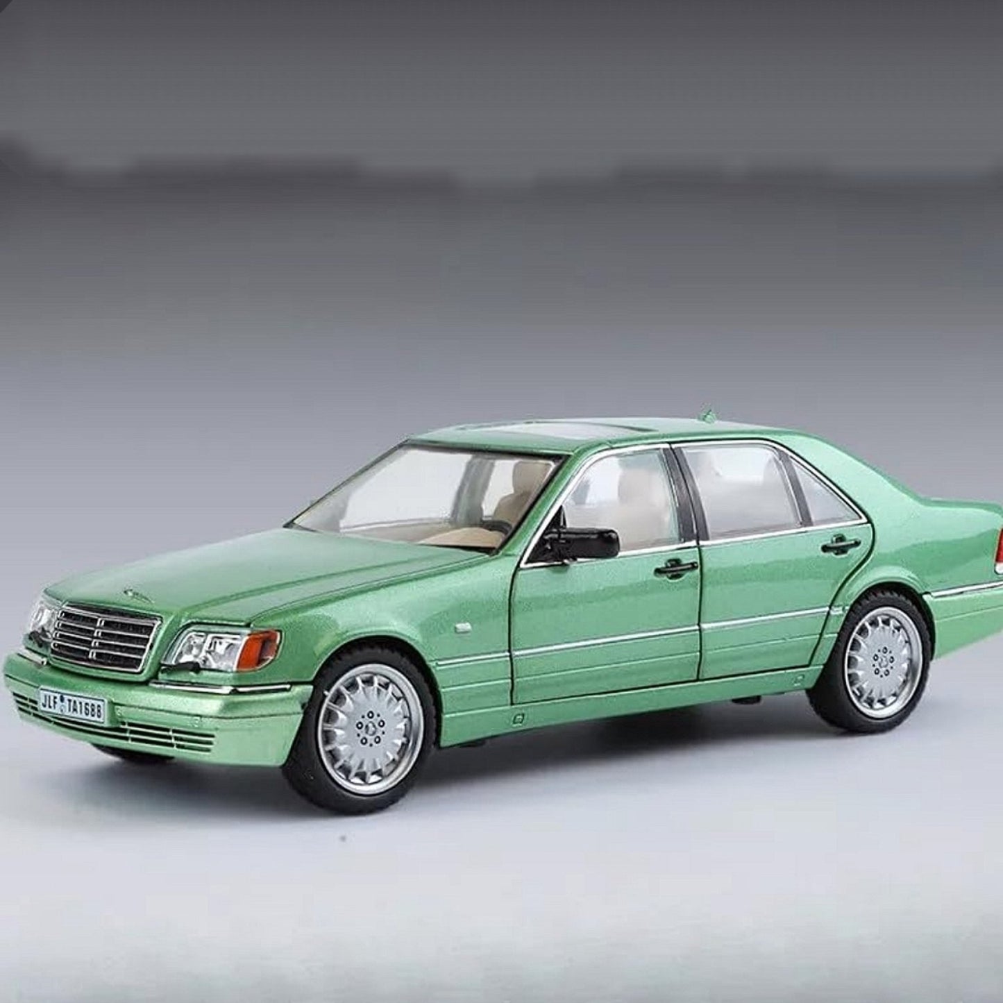 🚘 Mercedes S320 W140 “TENK” 1:24 sa poklon tablicama