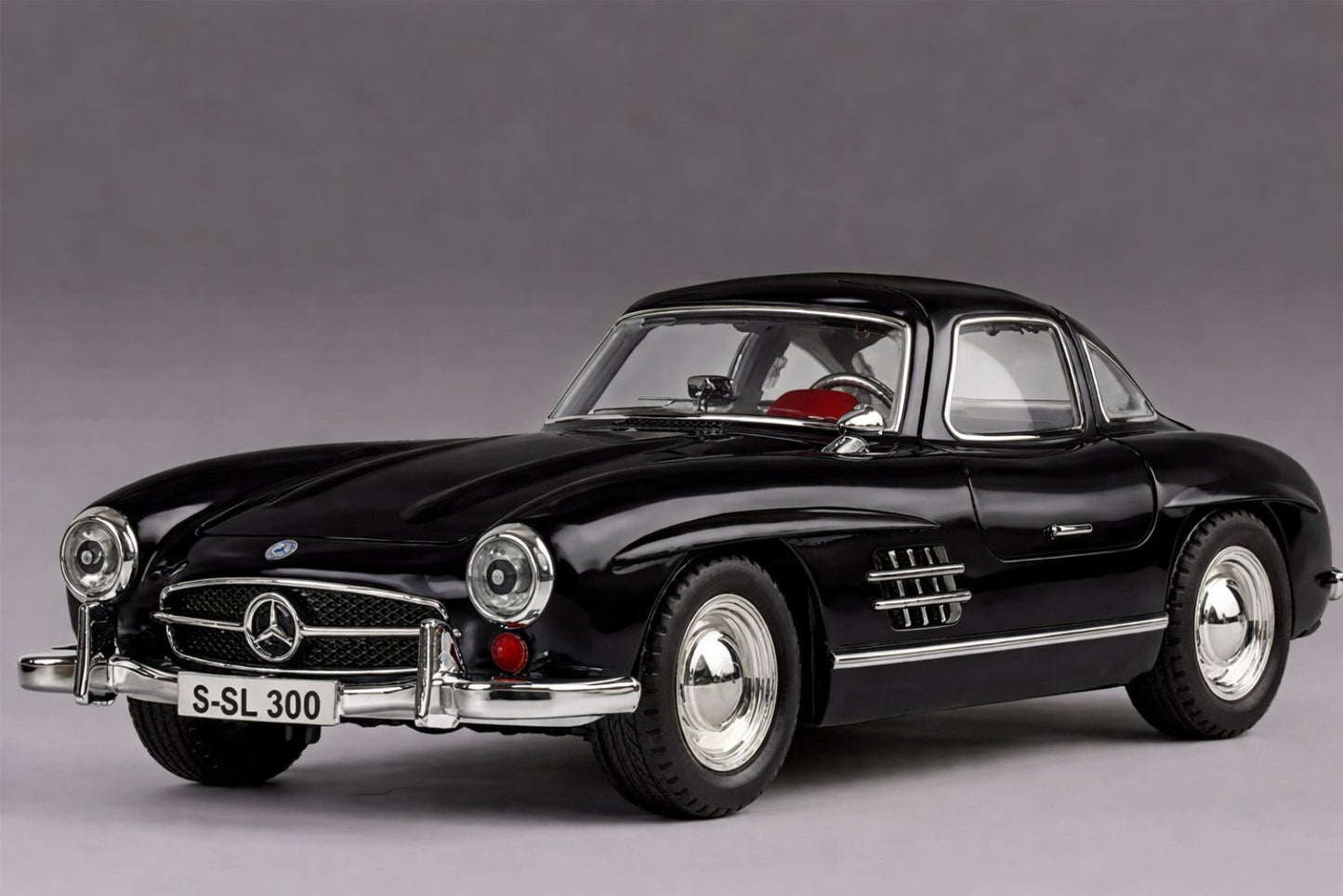 Mercedes-Benz 300SL sa poklon personalizovanim tablicama